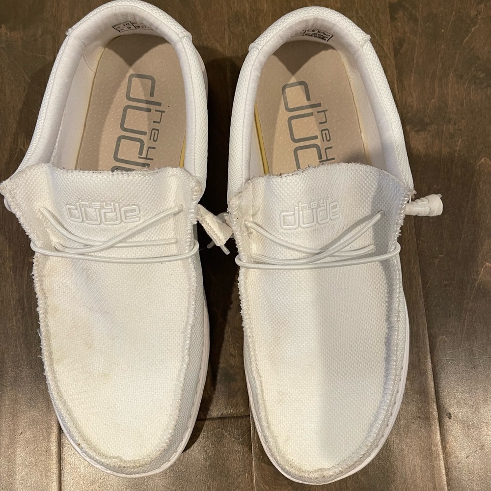 GUC. Men’s White Hey Dudes. Size 10